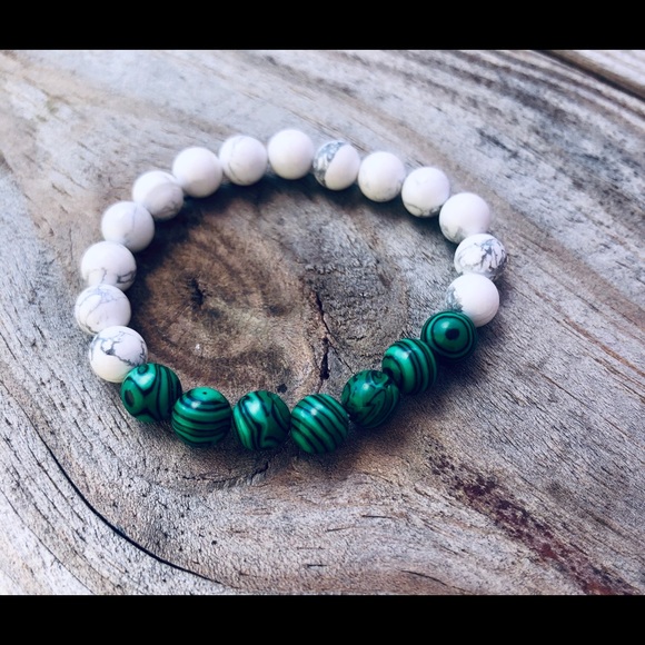 Marble White & Green beaded bracelet - Picture 2 of 2